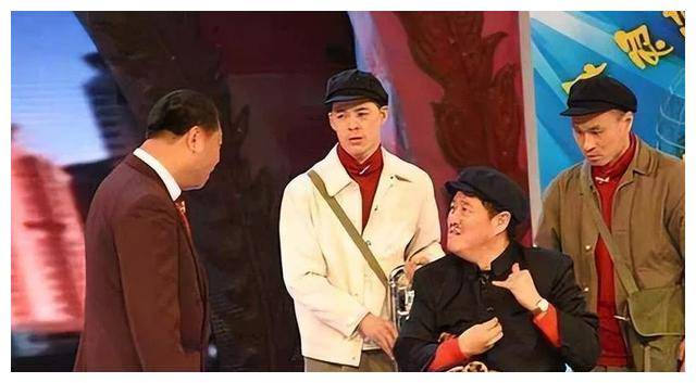 赵本山登台,喜剧节盛宴,网友惊叹传奇魅力._赵大叔_观众_表演