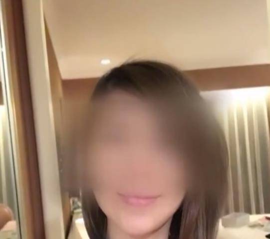 "小琴很快回了消息,语气有些诧然:"小琴姐,我喜欢你,你喜不喜欢我?