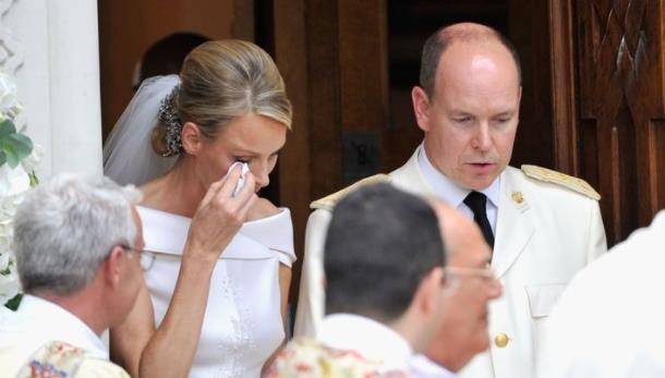 原创2010年南非泳坛名将与摩纳哥王子结婚前空姐找上门这是他孩子