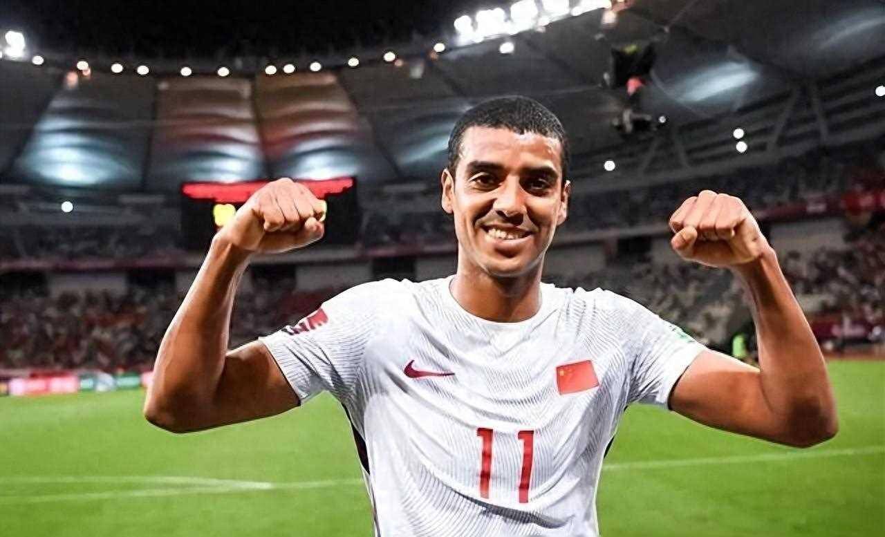 据知名足球评论员胡建平报道,尽管国足主帅团队真诚邀请阿兰参与集训