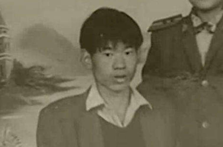 原创03年重庆小伙肚子大如孕妇剖腹产下18斤胎儿结局令人唏嘘