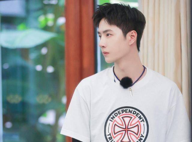 原创天天向上路演王一博缺席观众遭尴尬事件大张伟调侃太坏了