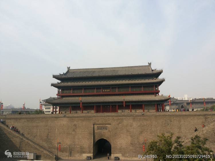 个人推荐必去兵马俑,华清宫,回民街,西安古城墙,钟鼓楼,陕西历史博物