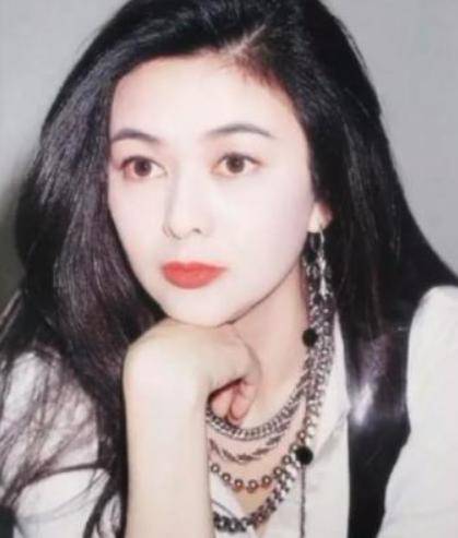 原创关之琳巅峰期魅力有多大看完她的泳装照总算了解啥叫女人味