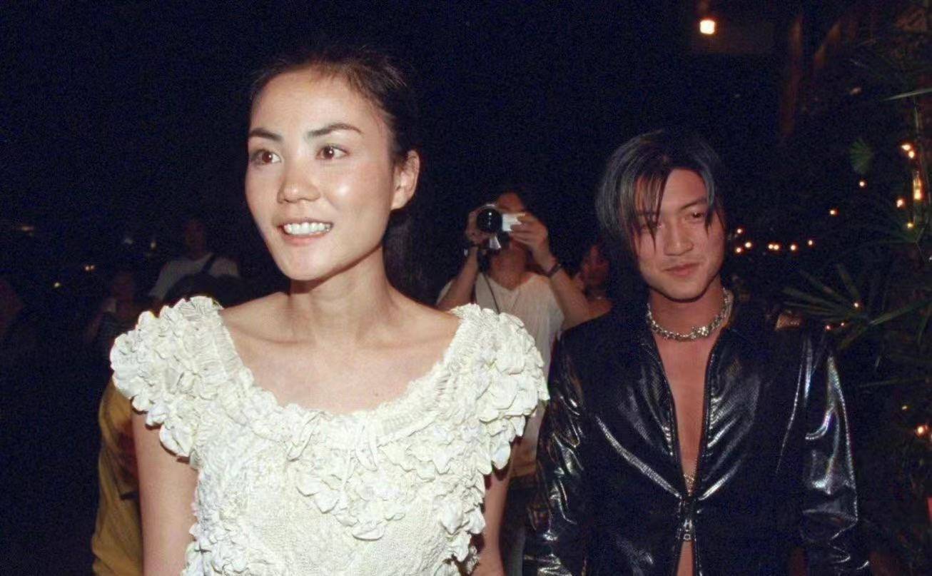 我其实好羡慕王菲谢霆锋的爱情_小男孩_经历_感情纠葛