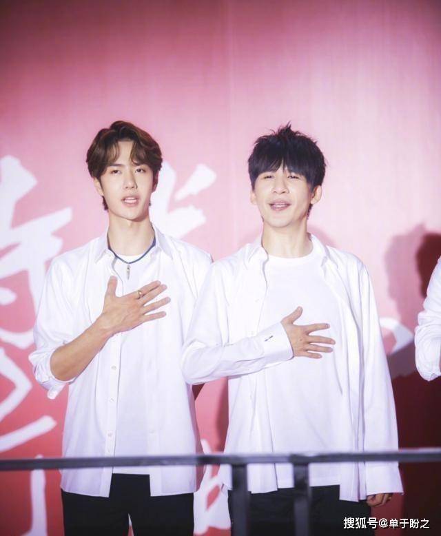 原创原创天天向上王一博秀滑板惹人夸吃梨却没能躲过大老师的攻击