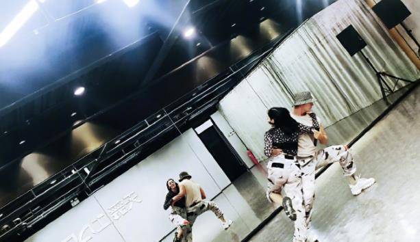 原创张伦硕陪伴钟丽缇练舞惋惜自己不能穿高跟鞋跳舞也不忘秀恩爱