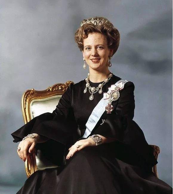 丹麦女王80岁登基48年的独特君主爱抽烟爱逛农贸市场