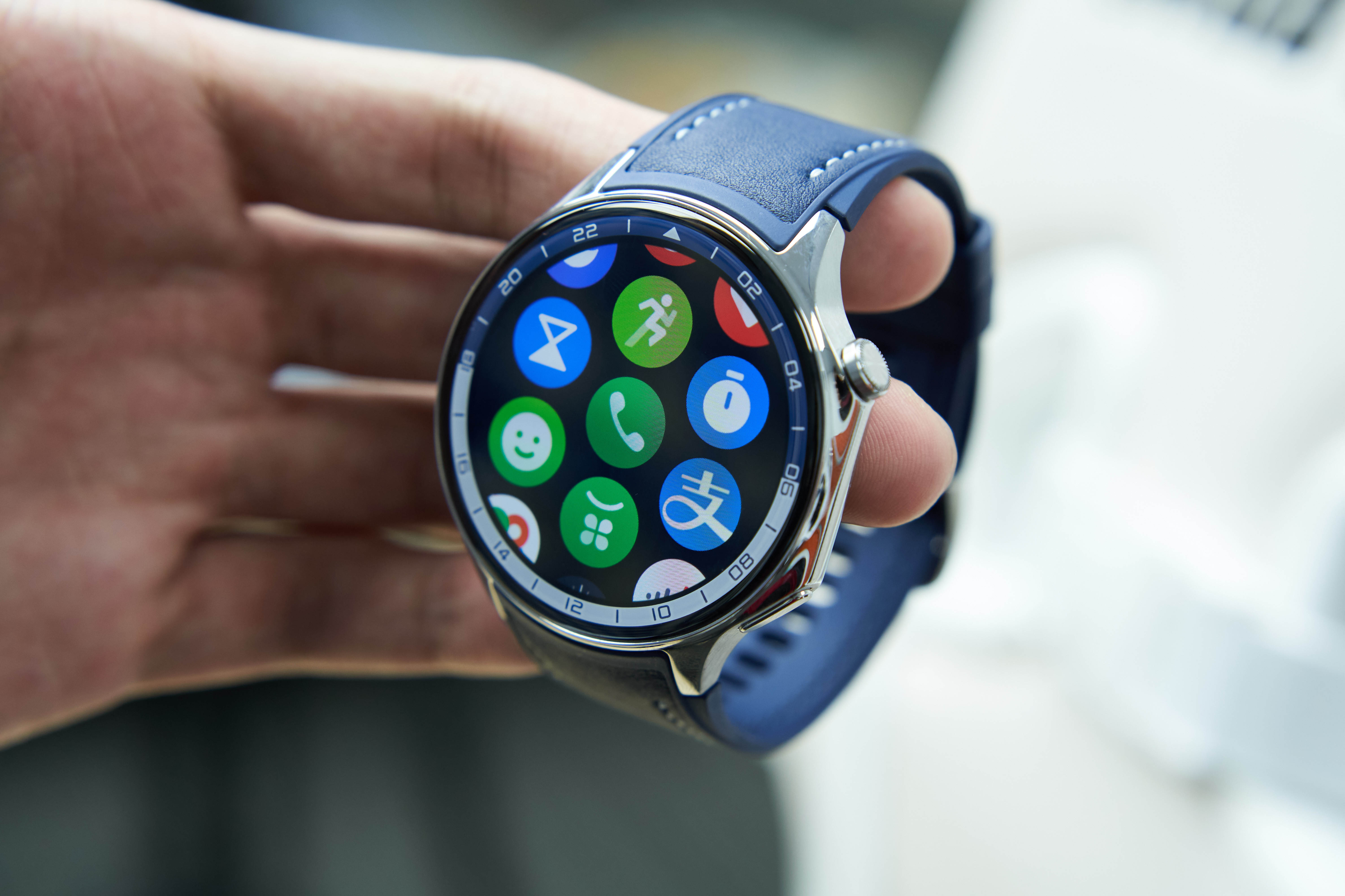 手机厂商砍掉的小屏手机最终变成了智能手表