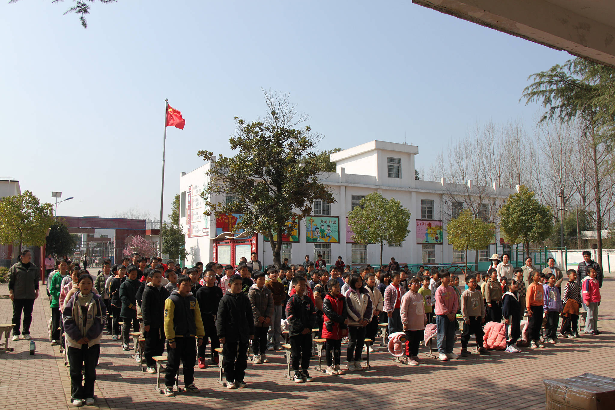 邓州市刘集镇举行思源方舟安全校服捐赠活动