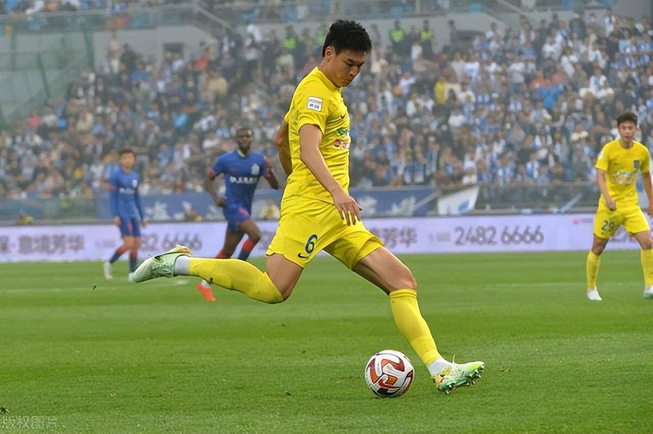 原创就算杨帆离开曾留洋欧洲打主力中超冠军后卫依然得不到于根伟重用