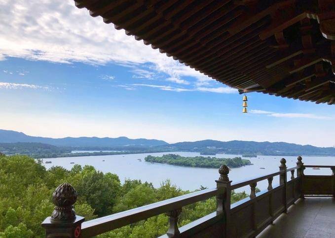 丁丁她们家的特色就是能根据你的时间和要求定制专属的旅游线路,不管