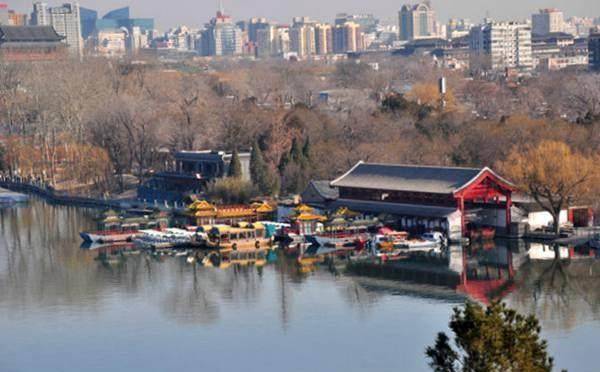 据说当时北海公园基建科副科长崔庆云介绍,船坞