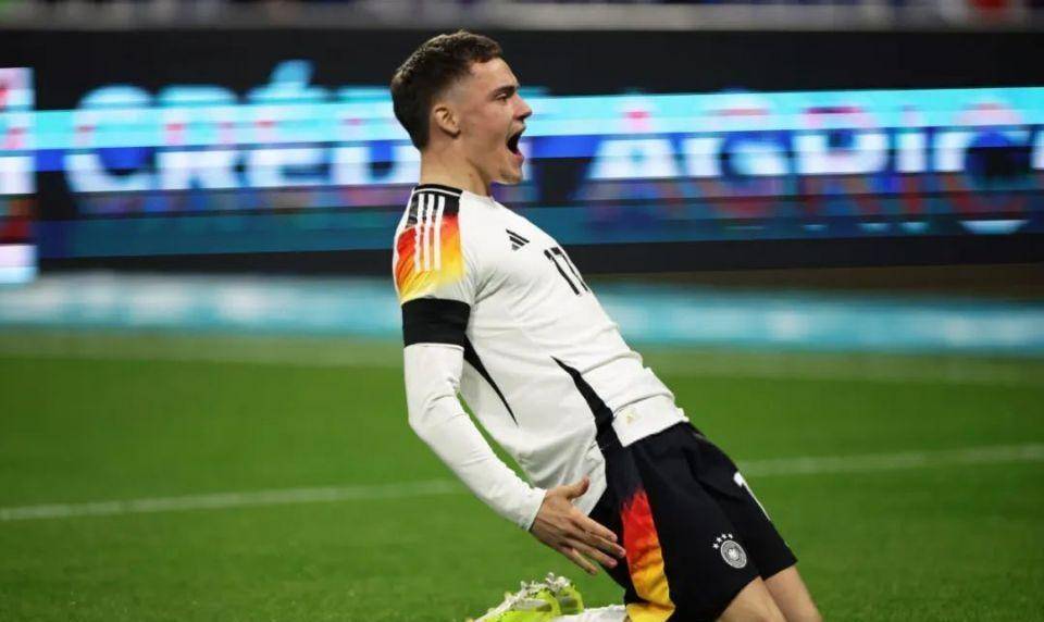 原创四大夺冠热门表现战车碾压雄鸡三狮变三喵双牙兄弟一喜一悲