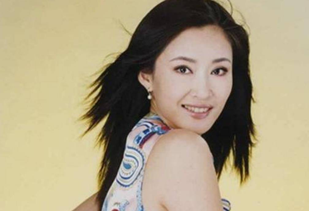 原创因在剧组喂孩子引争议折腾了半辈子的盖丽丽如今咋样了