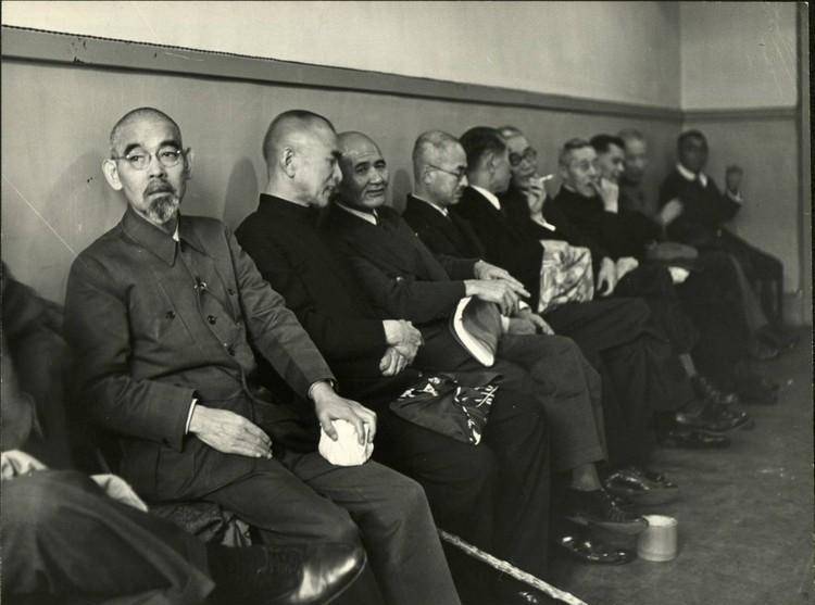 原创东京审判期间甲级战犯们死到临头依旧阴险狡诈东条英机还微笑