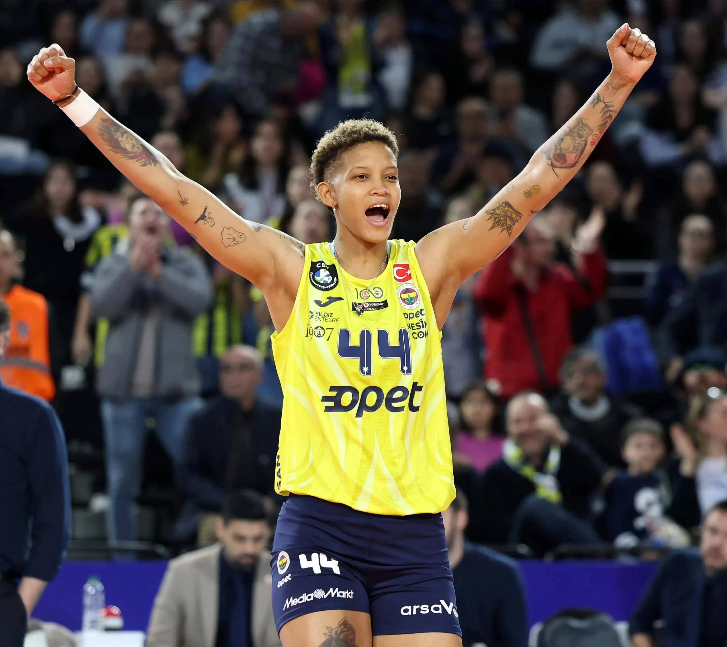 近期,由于在天津女排比赛时受伤,巴尔加斯的恢复情况并不理想.