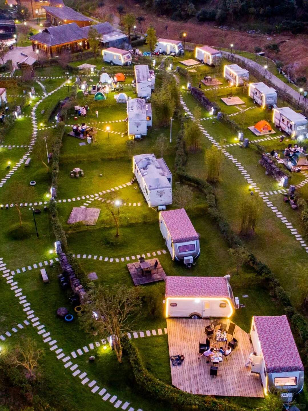 75n 辆房车,多种主题,适合不同需求人群选择住宿一踏入营地,就被