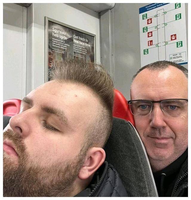 另一位有望争夺巡回锦标赛资格的选手是大满贯得主尼尔·罗伯逊,他在