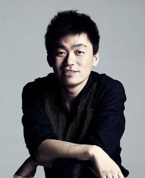 原创原创唐人街探案3拍摄现场照流出王宝强这着装也太辣眼了