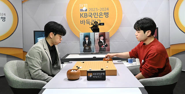 3月25日赛讯:柯洁逆转丁浩助深圳龙华登顶围甲 朴廷