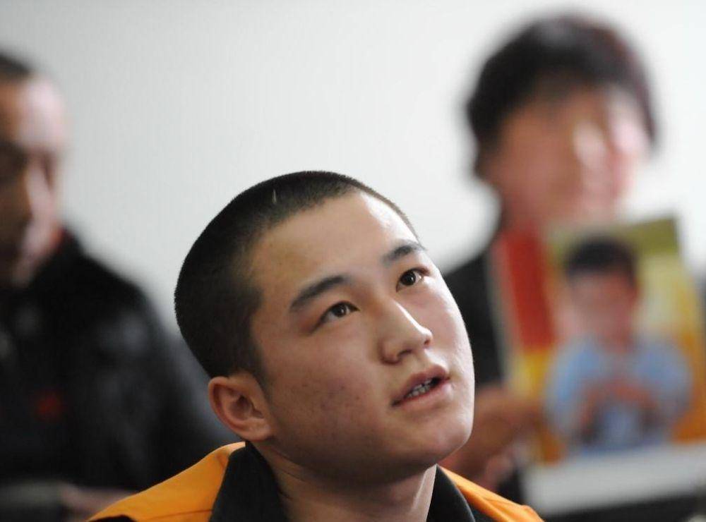 原创2012年马金库微笑面对法官只求一死并直言都是父母害了我