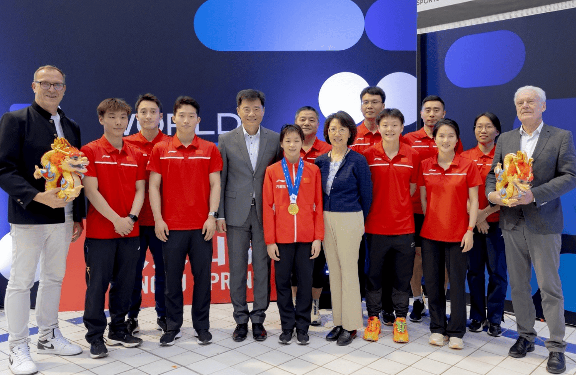 全红婵合影中国驻德大使同站c位,高分夺冠:不满意_吴恳_跳水_比赛