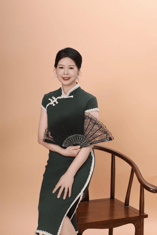 李雪梅演艺新方向签约走出自己风格