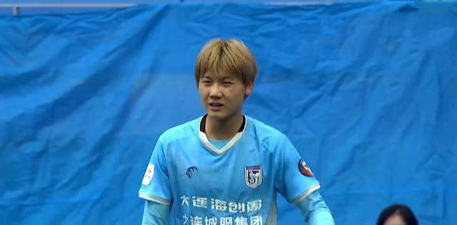 大连英博主场连胜,阎相闯梭鱼湾领跑冲超榜首_比赛_进球_球员