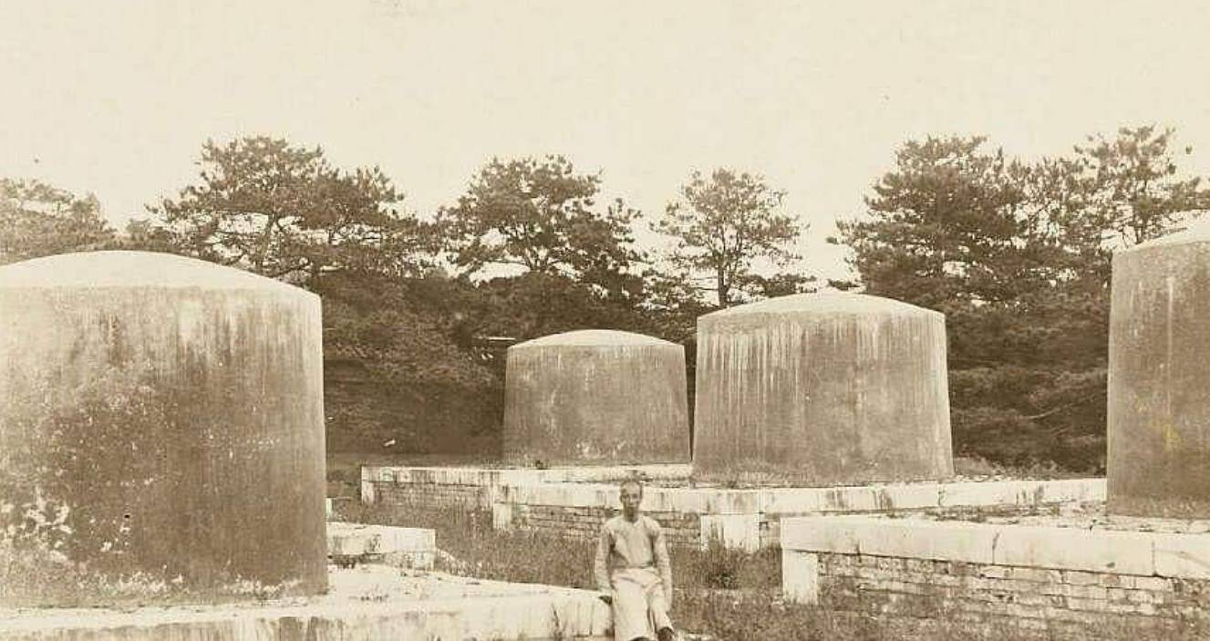 而且其墓穴中也有很多陪葬的文物,其价值自然也是只高不低,难免也会