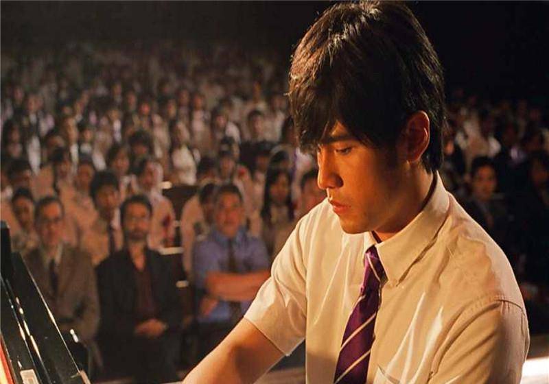 原创昆凌周杰伦共同出席电影活动婚后首次合体甜蜜爱情令人甜蜜