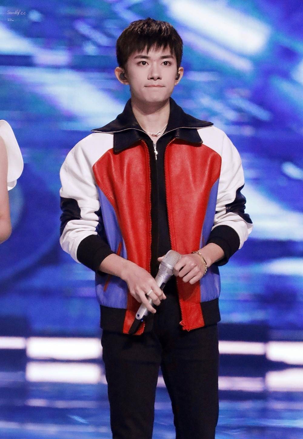 易烊千玺撞衫了撞衫后的他成为网友一天的笑点