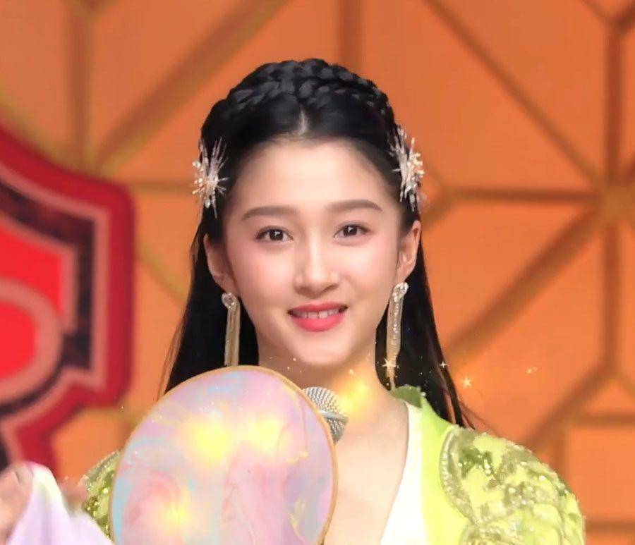 原创北京舞台大头照来了李沁好美鞠婧祎脸部痕迹一清二楚