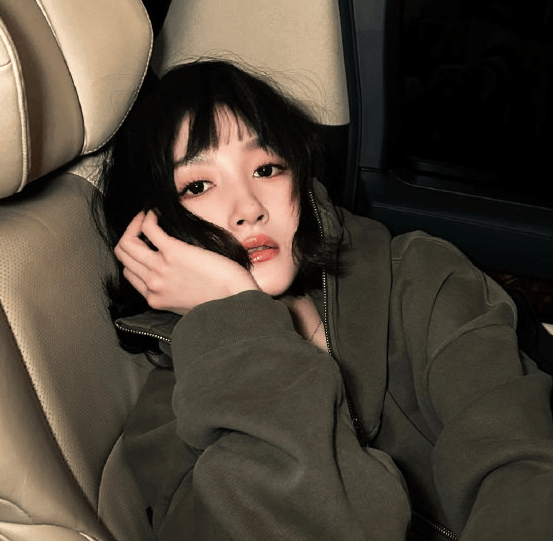 尤其是一而再再而三闹上热搜的"奶茶店被强制执行"的事件,导致关晓彤