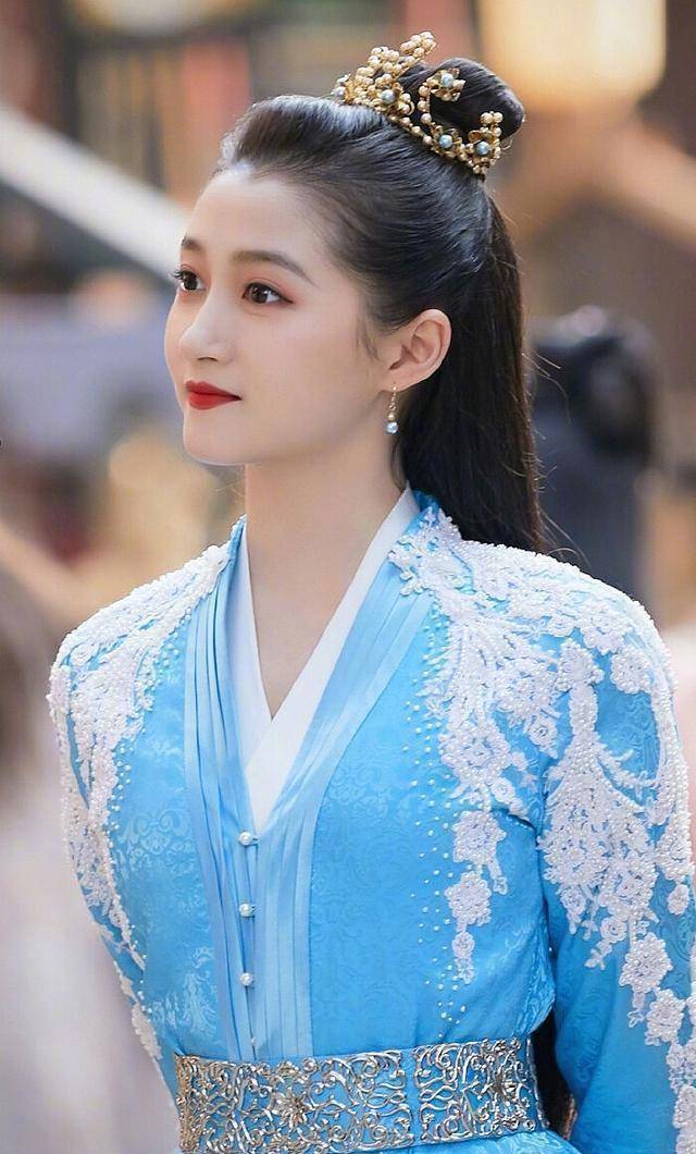 原创《我就是这般女子》关晓彤服饰大盘点,红橙黄绿青蓝紫都穿了个遍