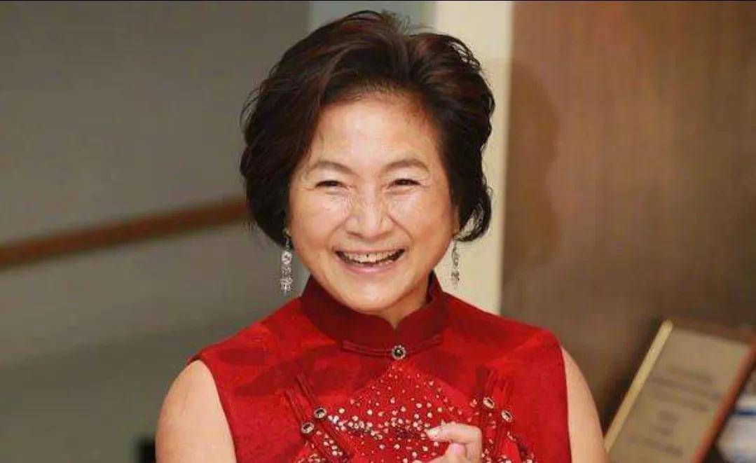 影后"郑佩佩,当红时息影嫁富商,分手初曾坐不起巴士_生活_香港_周星驰