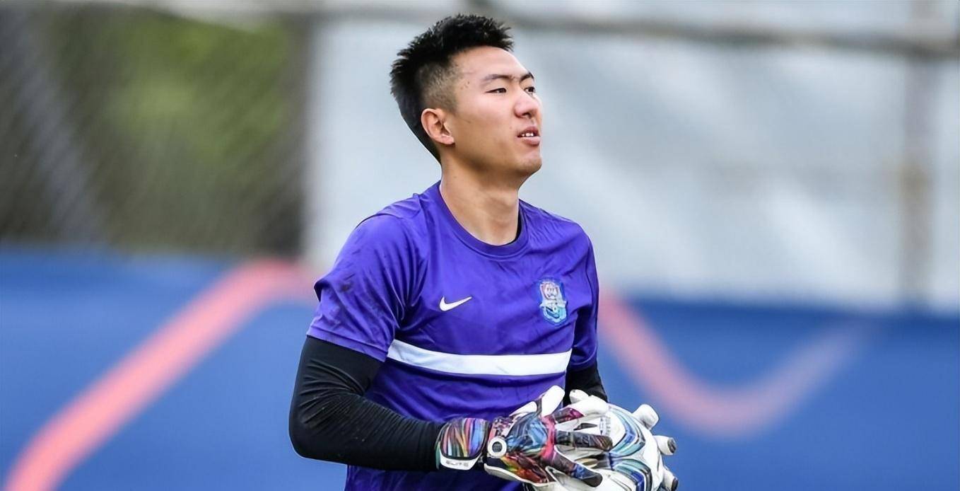 原创曾诚首次公开亮相新赛季中国足坛未来去哪仍未定已跟申花闹翻