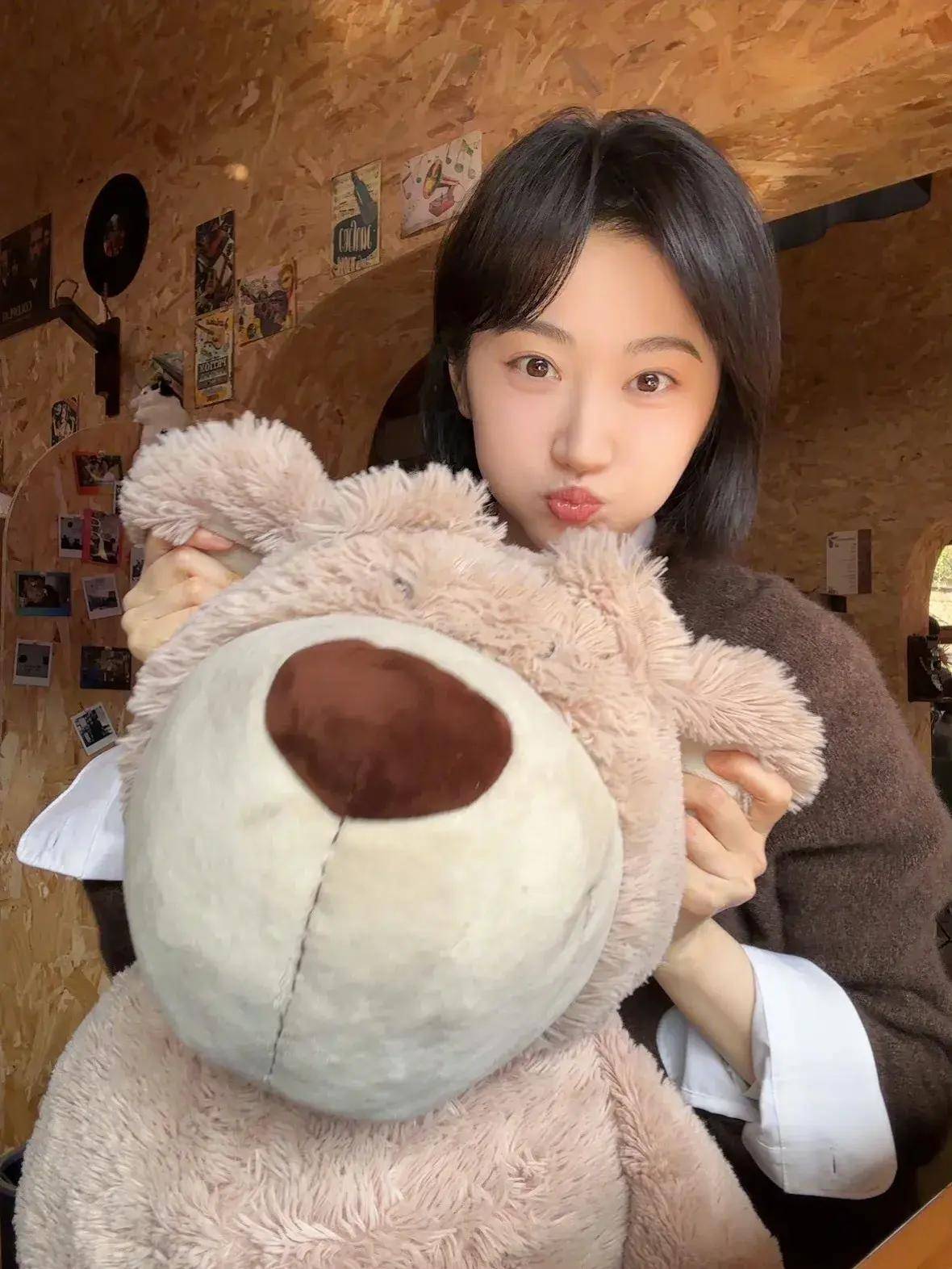 36岁景甜素颜照差点没认出单身生活过的很充实