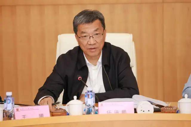 广东省委教育工委书记,厅长朱孔军,深圳市委常委,副市长陈清等的陪同