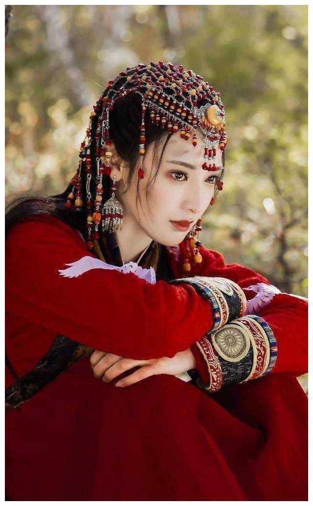 《东宫》女主,双重魅力,演技高超,笑容甜美,再现现代风情.