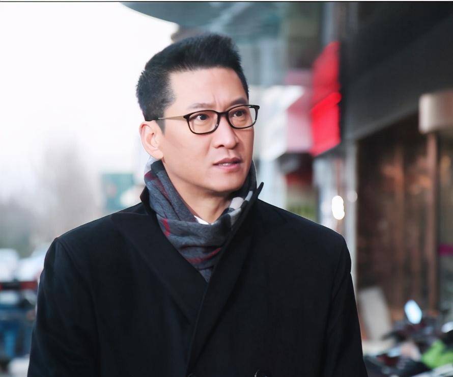他曾因《还珠格格》爆火,后被卷入肇事逃逸风波,如今成农业户_周杰