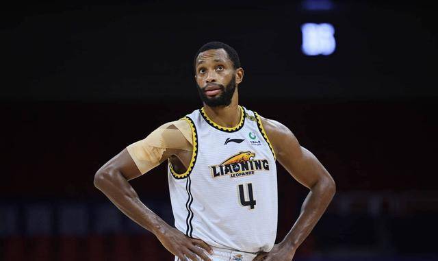 原创辽篮示弱杨鸣胜利贬捧对手是否妙招