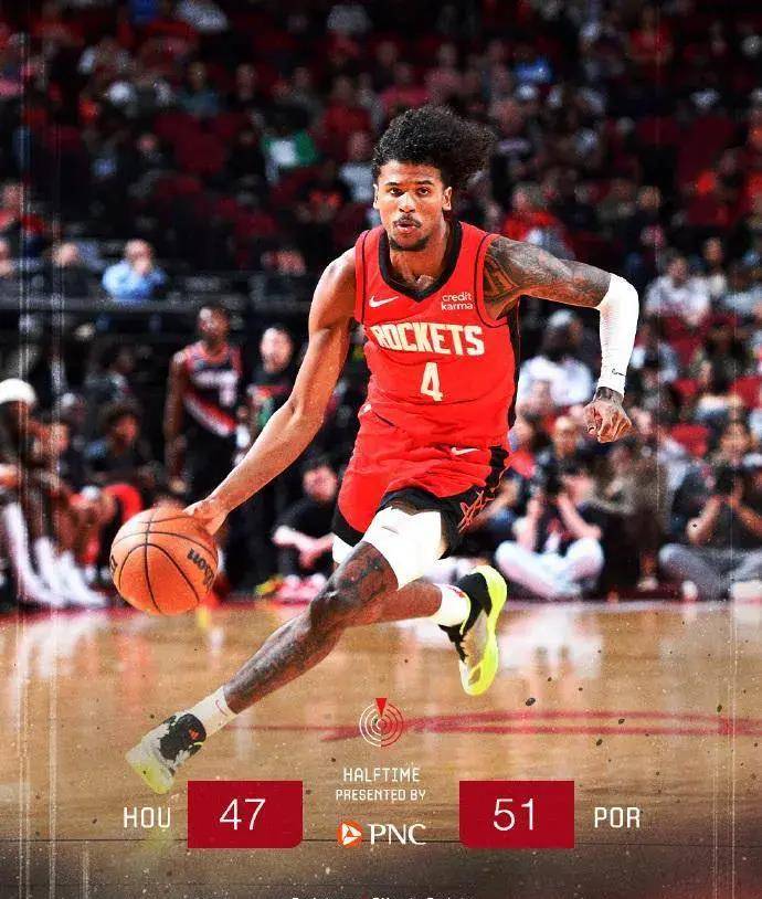 虽然兰德尔的个人表现很亮眼,但他需要更多的队友和他一起并肩作战