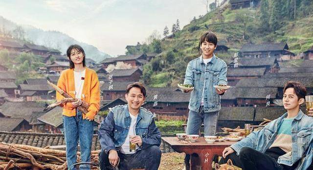 从曝光的名单来看这次节目组并没有选择创新而是依旧由何炅黄磊这对老