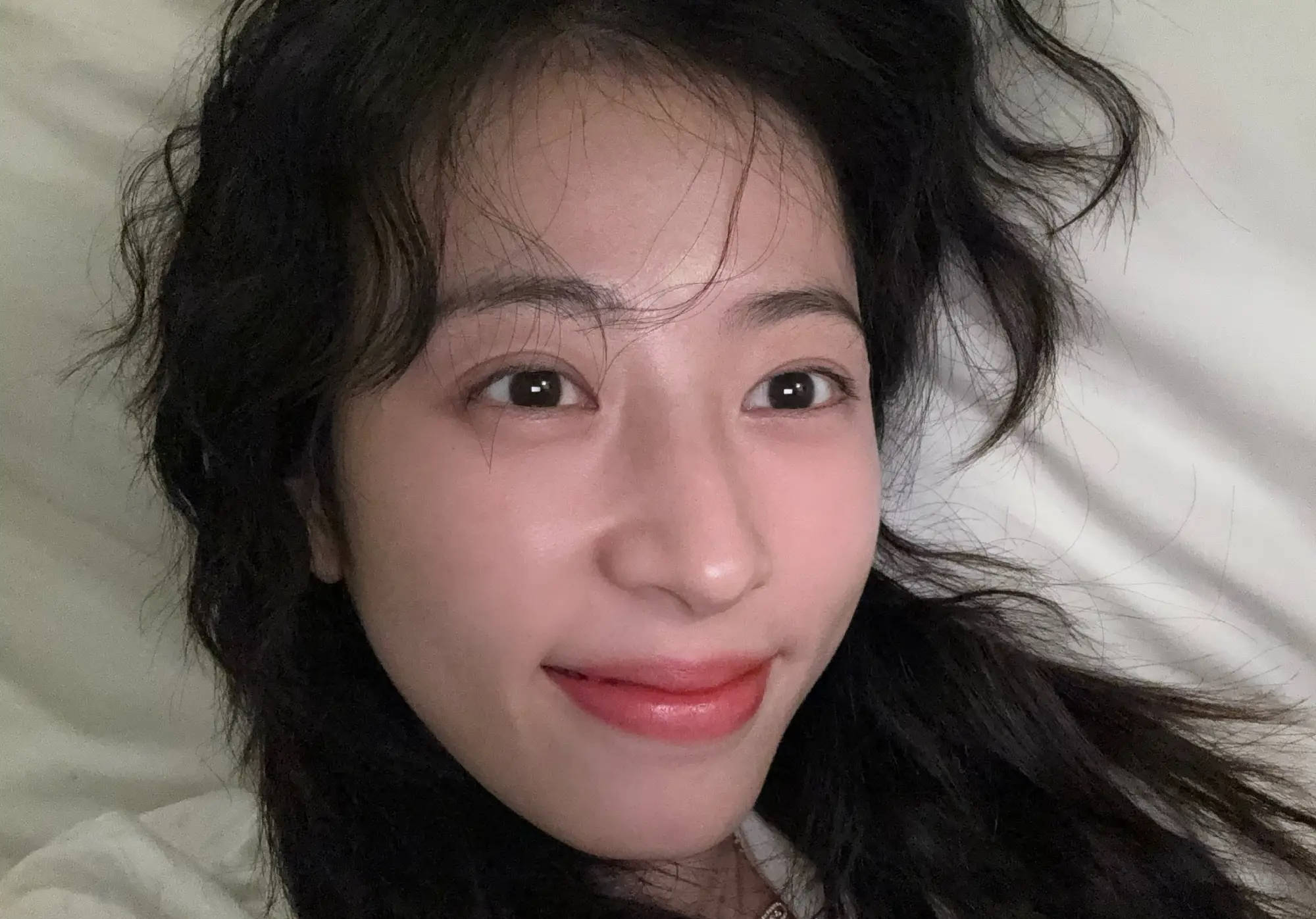 周雨彤宅家自拍舒适慵懒 发丝蓬乱笑容搞怪太甜美-搜狐大视野-搜狐新闻