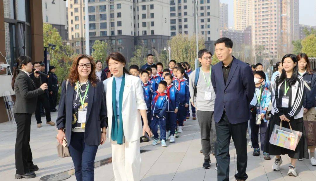 三学校传递教学成果渝港蓉同谱友谊华章这三所名校师生踏上幸运之舟