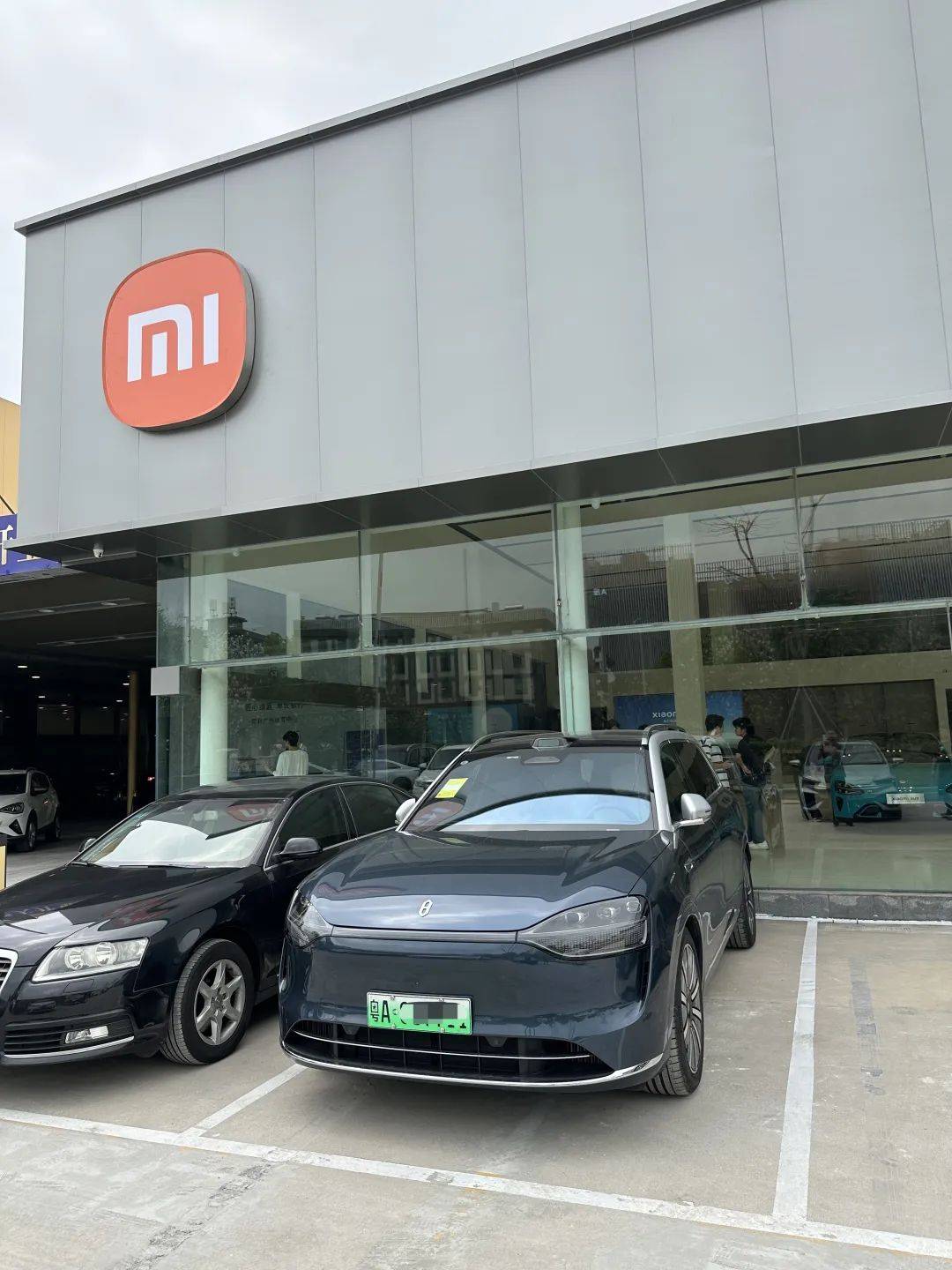 老狐开着问界 m9 去看小米 su7 了._搜狐汽车_搜狐网