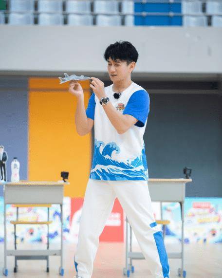 这身材和颜值,不敢相信,这是50岁的吴奇隆_哥哥_王彦霖_隆哥