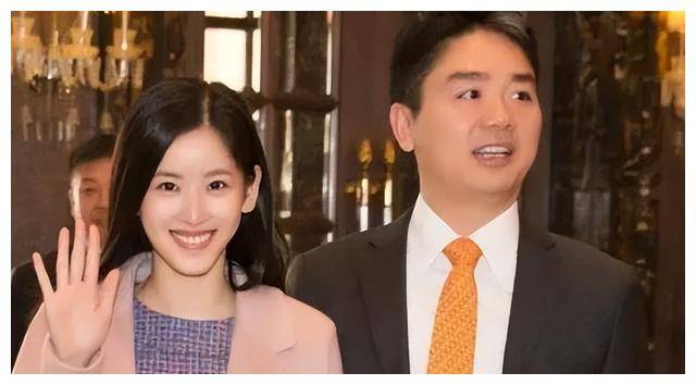 刘强东助她走红豪宅名车生活经过如今成万人迷