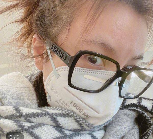 原创吴昕晒素颜自拍照戴手套和3m口罩回应憔悴家人生病瞬间成长